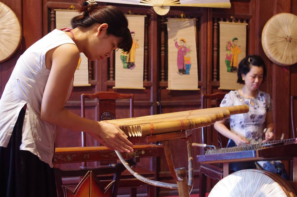 bamboo 'clapophone' player